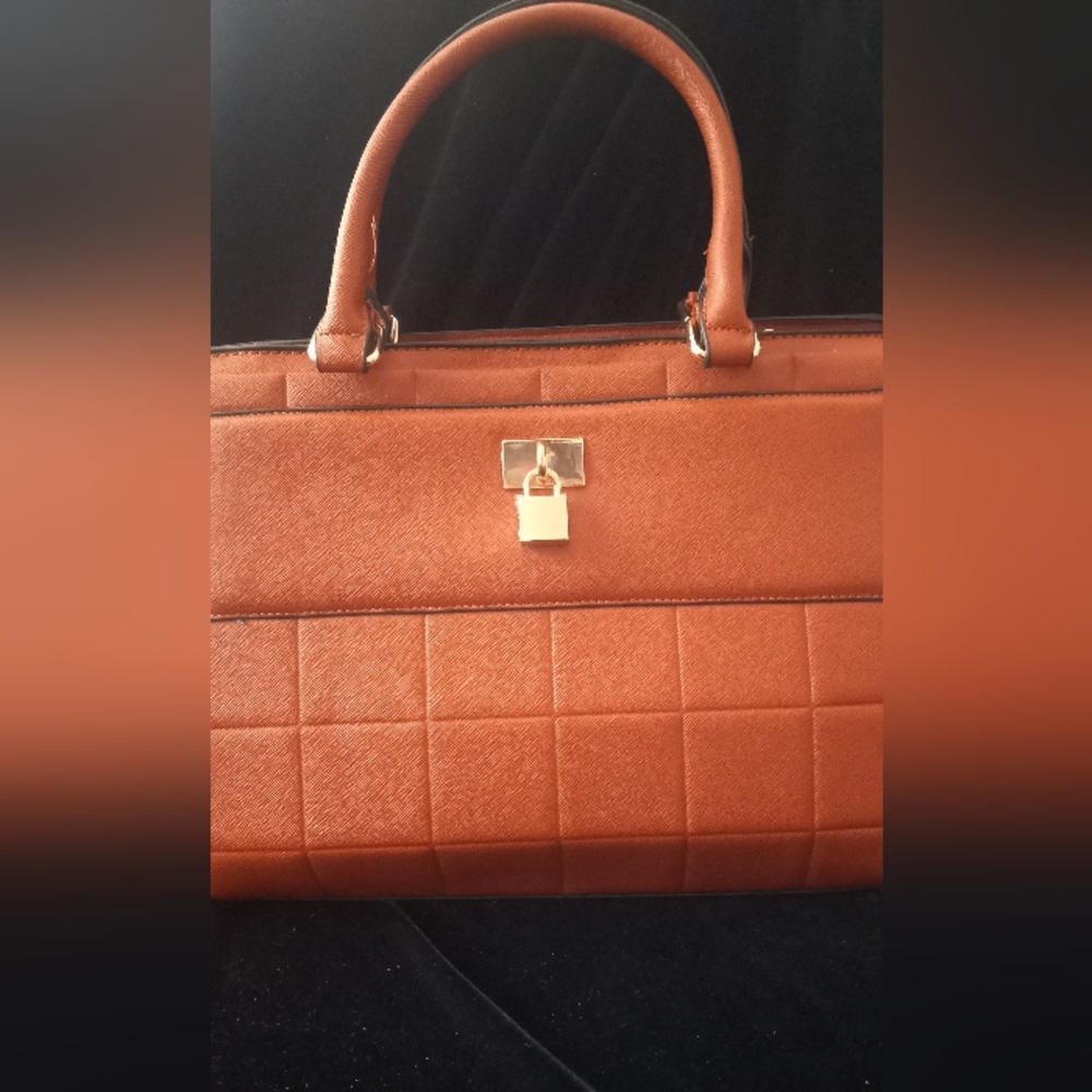 Hand Bag - Picture 4 of 8
